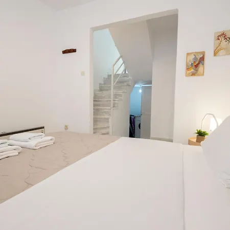 Angie By The Sea Nyaraló Szkála Fúrkasz